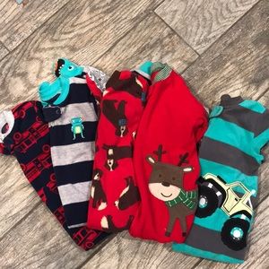 5 pair of Carters footie jammies size 12 months